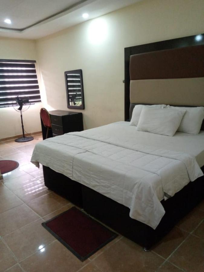 Senators Suites And Towers Hotel Omole Zimmer foto